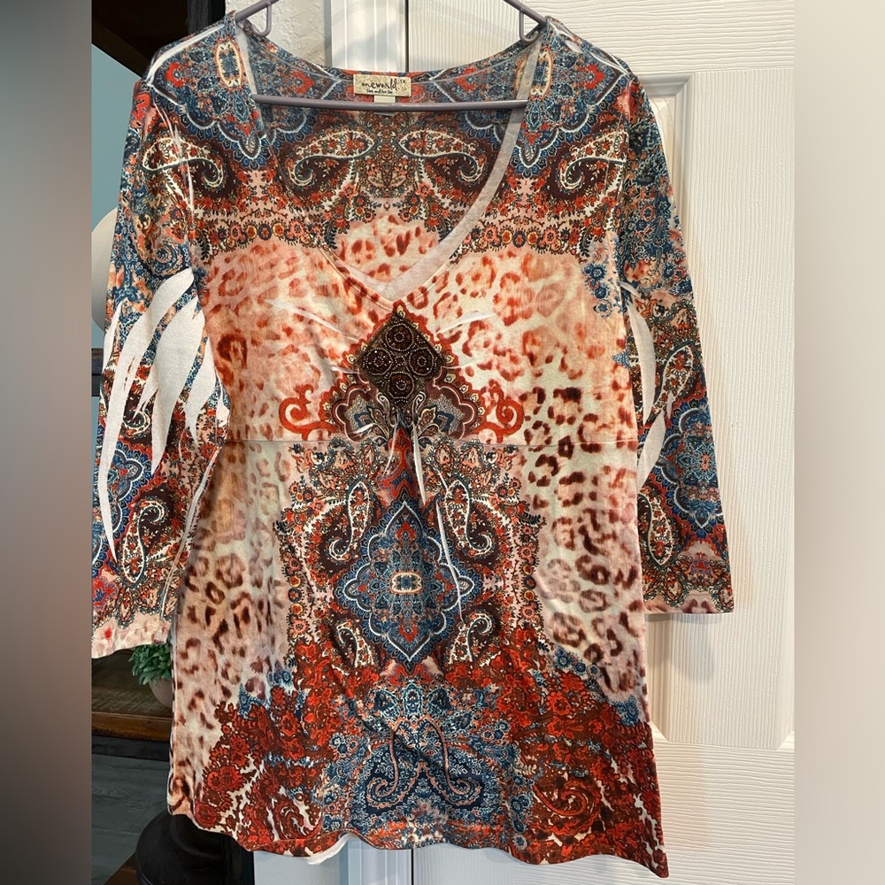 One World tie Dye Boho Paisley Cheetah print v neck tunic w Rhinestone accents
